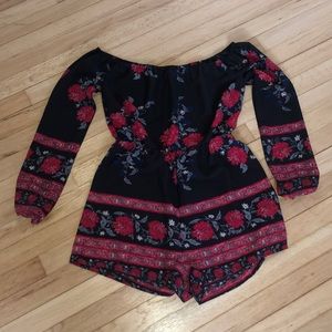 MISGUIDED 🌹OFF THE SHOULDER FLORAL ROMPER